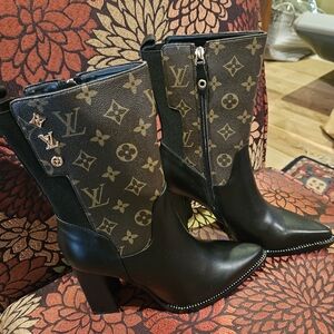 Elegant Black and Brown Women's Heeled Boots